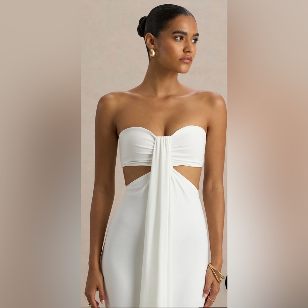 Club L London Elixir Cream Sweetheart Neck Maxi Dress with Cut Out Details - Picture 3 of 6